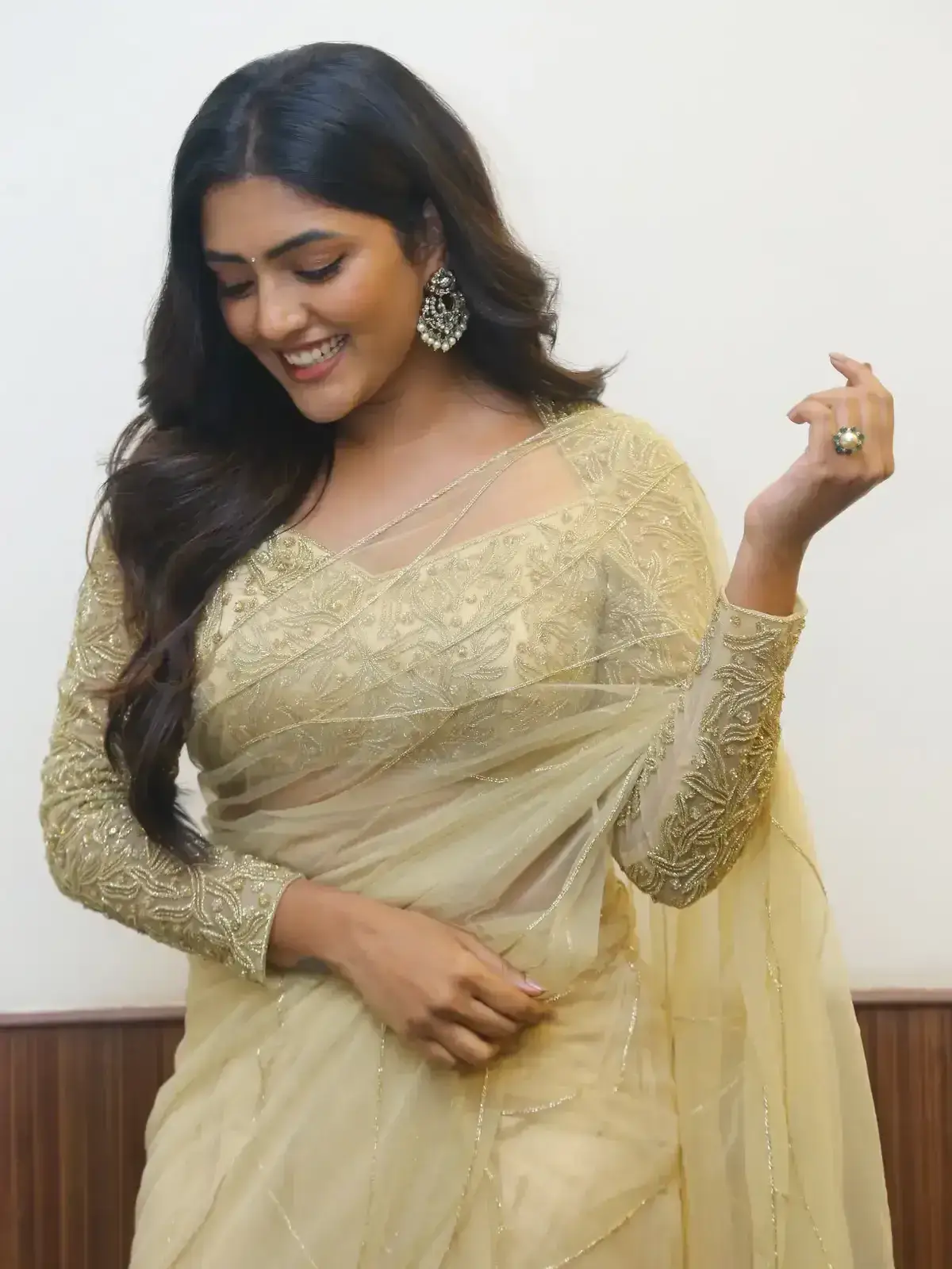 INDIAN ACTRESS EESHA REBBA IMAGES IN TRADITIONAL GREEN SAREE 18